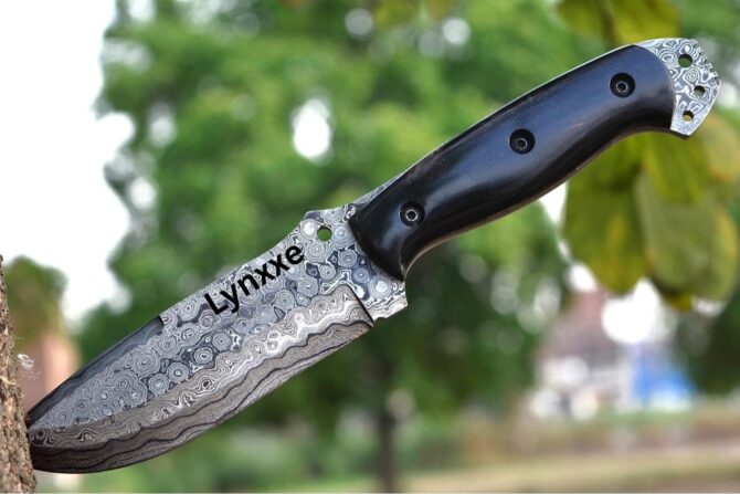Hand Forged Damascus Steel Hunting Knife with Natural Horn Handle & Sheath