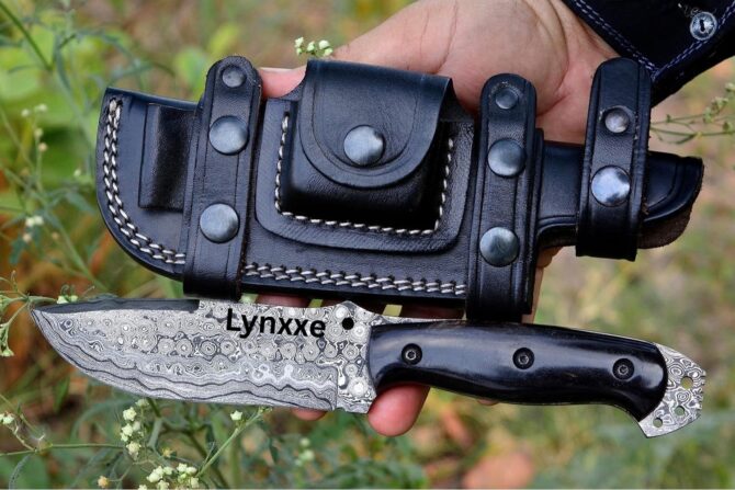 Hand Forged Damascus Steel Hunting Knife with Natural Horn Handle & Sheath